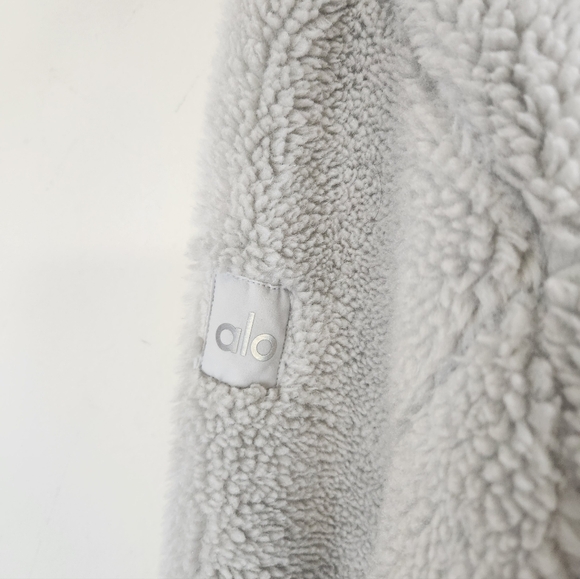 ALO Yoga Foxy Sherpa Jacket - Picture 6 of 11